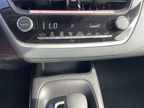 Used 2025 Toyota Corolla LE image 39