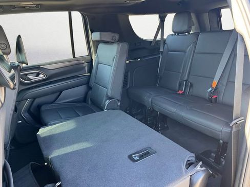 Used 2024 Chevrolet Suburban Z71 w/ Luxury Package image 13