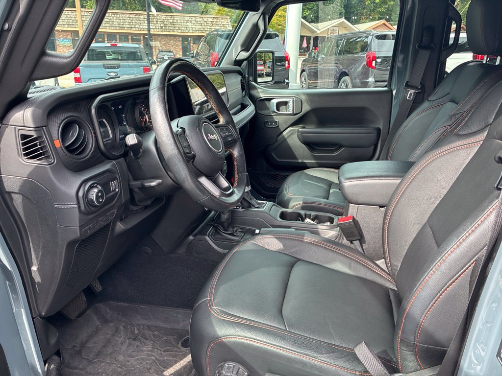 Used 2024 Jeep Gladiator Mojave w/ Technology Group AWD/4WD image 11