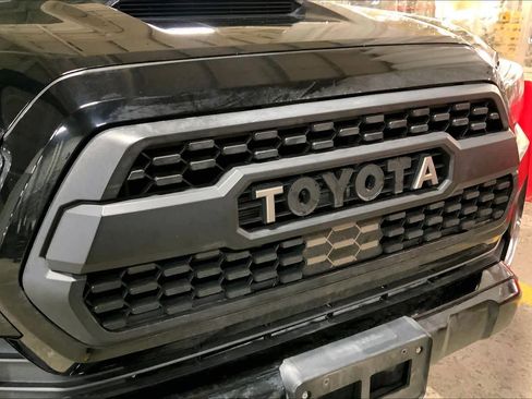Used 2020 Toyota Tacoma TRD Sport image 29