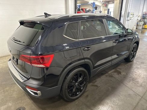 Used 2022 Volkswagen Taos SE image 4