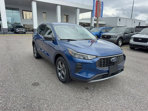 Certified 2023 Ford Escape Active AWD/4WD image 4
