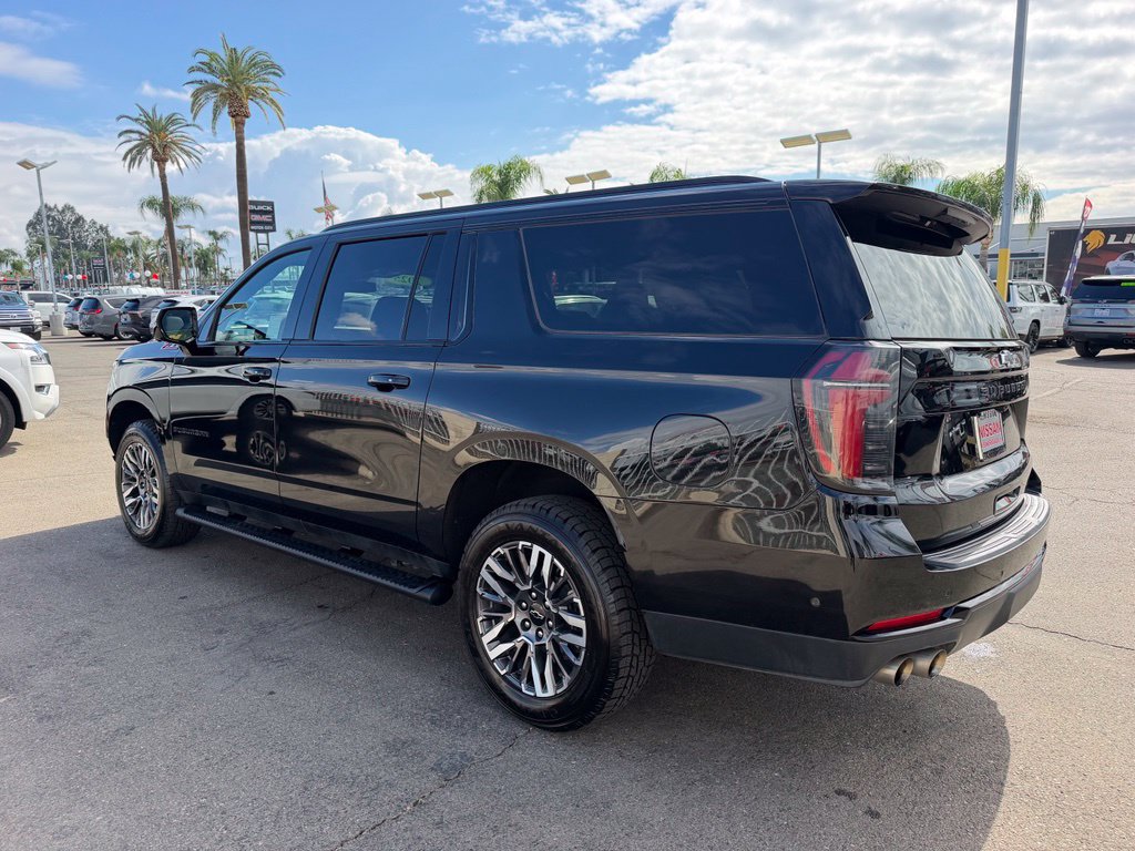 Used 2025 Chevrolet Suburban Z71 AWD/4WD image 4