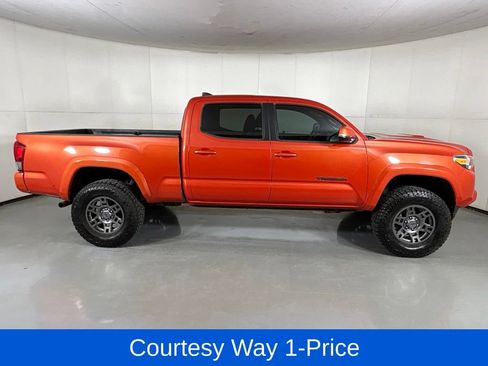 Used 2016 Toyota Tacoma TRD Sport AWD/4WD image 12