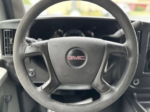 Used 2010 GMC Savana 2500 RWD image 17