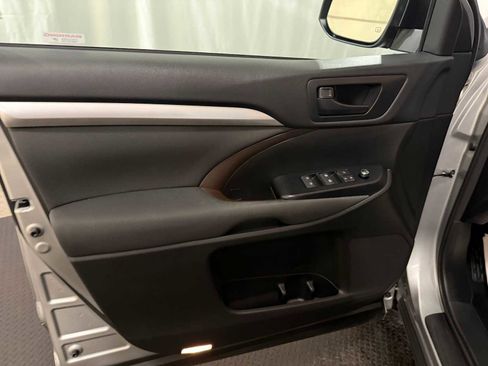 Used 2018 Toyota Highlander LE image 20