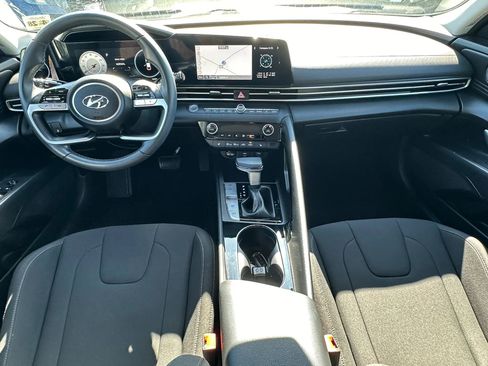 Used 2023 Hyundai Elantra SEL w/ Convenience Package image 11