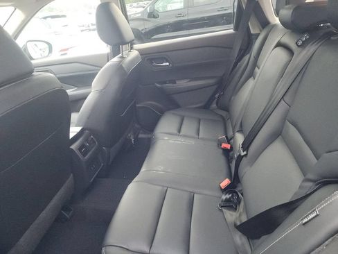 Used 2023 Nissan Rogue SL FWD image 12