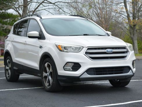 Used 2017 Ford Escape SE w/ SE Leather Comfort Package image 3