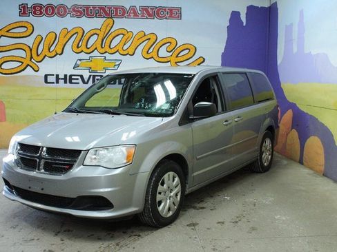 Used 2018 Dodge Grand Caravan SE w/ UConnect Hands-Free Group image 2