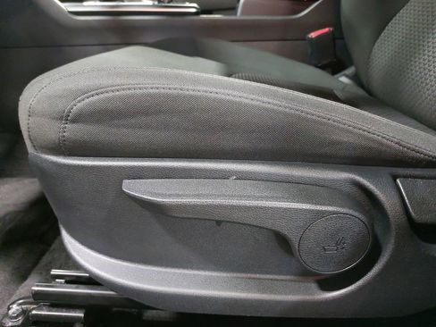 Used 2025 Kia Sportage LX AWD/4WD image 28