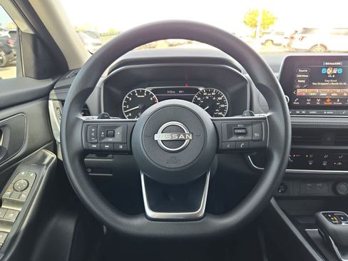 Used 2024 Nissan Rogue S FWD image 20