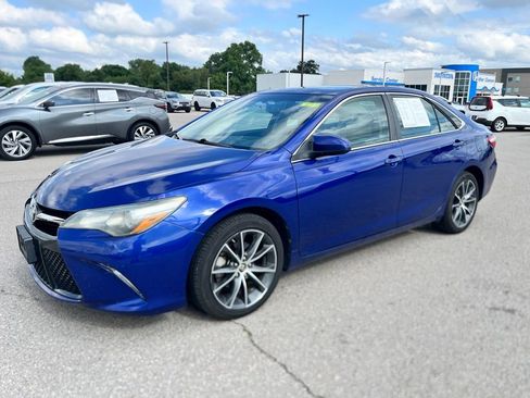Used 2015 Toyota Camry XSE w/ Moonroof Package FWD image 3