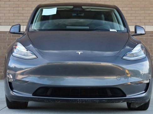 Used 2022 Tesla Model Y Long Range AWD/4WD image 5