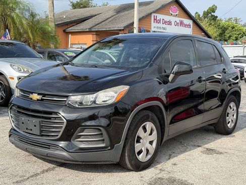 Used 2018 Chevrolet Trax LS w/ LPO, Cargo Package FWD image 2