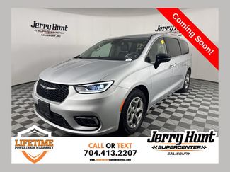 Used 2024 Chrysler Pacifica Limited FWD video 1