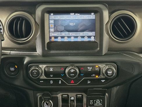 Used 2018 Jeep Wrangler Unlimited Sport S AWD/4WD image 14