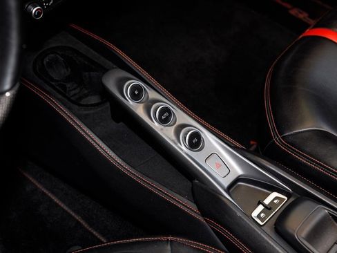 Used 2021 Ferrari F8 Spider RWD image 28