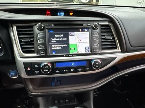 Used 2019 Toyota Highlander Limited Platinum AWD/4WD image 21
