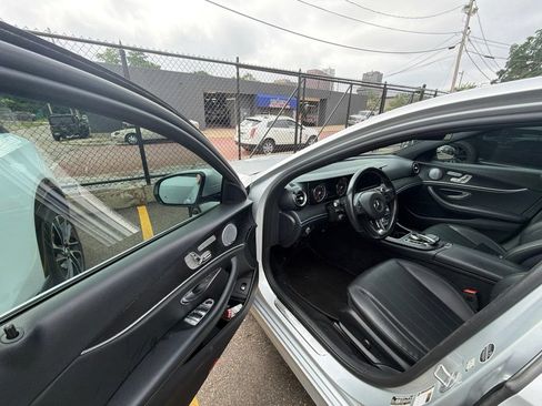Used 2018 Mercedes-Benz E 300 4MATIC image 9