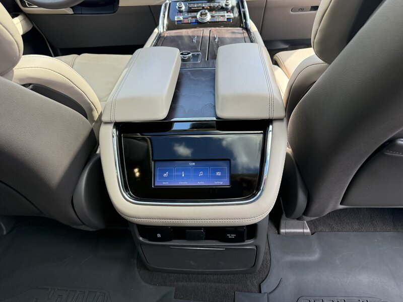 Used 2024 Lincoln Navigator Reserve AWD/4WD image 37