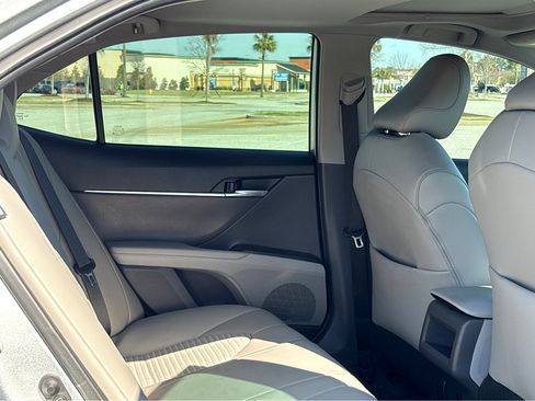 Used 2023 Toyota Camry SE w/ Convenience Package image 11