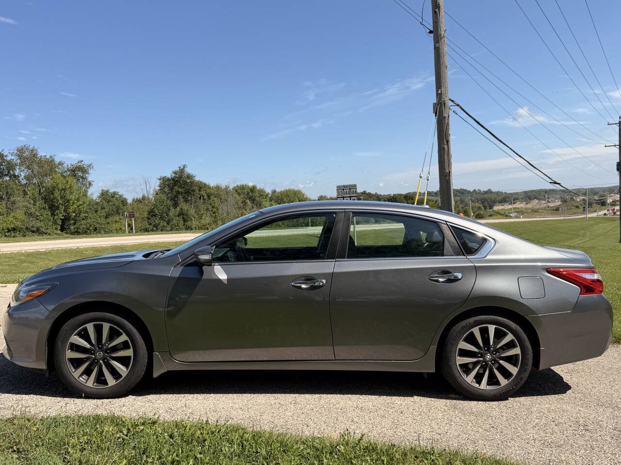 Used 2016 Nissan Altima 2.5 SL w/ 2.5 Technology Package FWD image 2