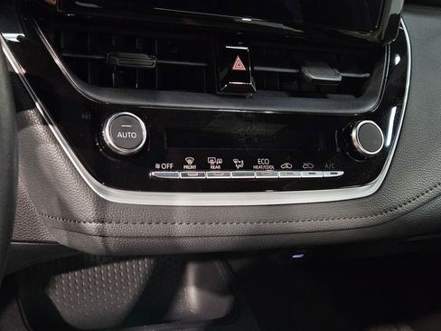 Used 2025 Toyota Corolla SE image 30