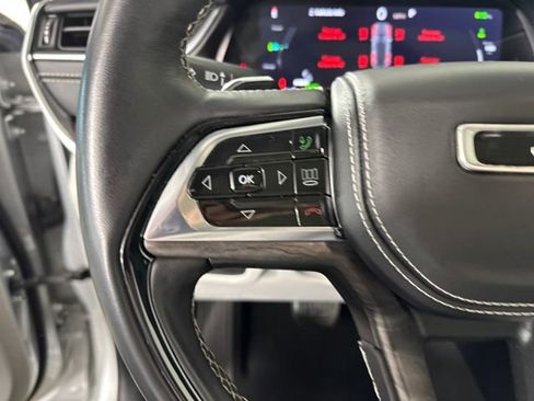 Used 2022 Jeep Grand Cherokee Overland w/ Advanced Protech Group III image 15