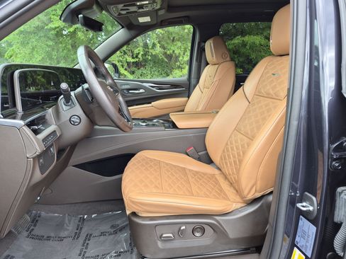 Used 2022 Cadillac Escalade ESV Premium Luxury AWD/4WD image 24