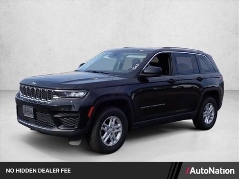 Used 2024 Jeep Grand Cherokee Laredo AWD/4WD image 1