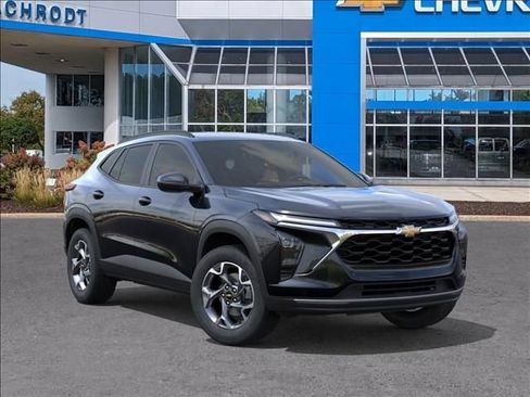 New 2026 Chevrolet Trax LT w/ Driver Confidence Package FWD image 7