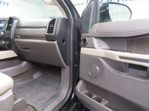 Used 2019 Ford Expedition Limited w/ Equipment Group 302A AWD/4WD image 29