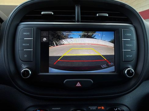 Used 2025 Kia Soul LX w/ LX Technology Package FWD image 29