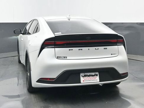 Used 2025 Toyota Prius LE image 17