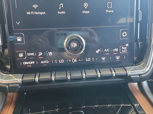 Used 2025 GMC Yukon XL Denali AWD/4WD image 18