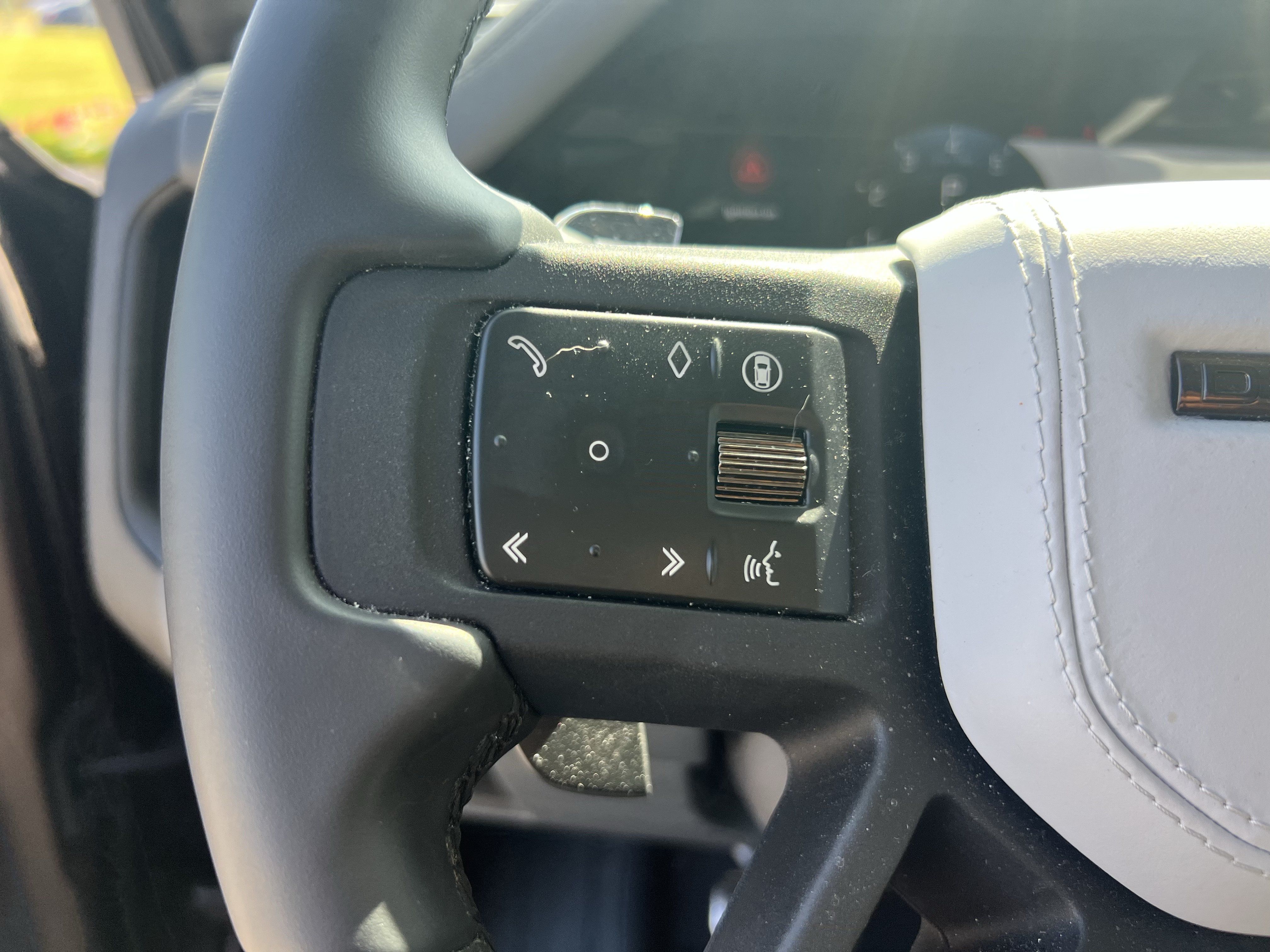 Used 2025 Land Rover Defender 110 AWD/4WD image 23