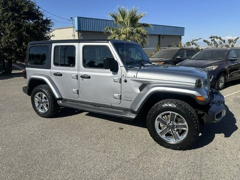 Used 2018 Jeep Wrangler Unlimited Sahara AWD/4WD image 15