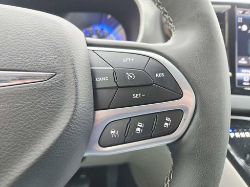 Used 2024 Chrysler Pacifica Touring-L image 23