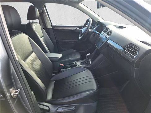 Used 2022 Volkswagen Tiguan SE image 19