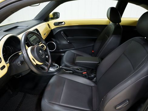 Used 2015 Volkswagen Beetle 1.8T FWD image 9