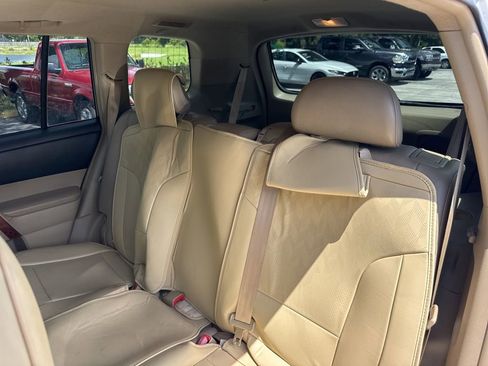 Used 2012 Toyota Highlander Limited w/ Tow Pkg FWD image 11