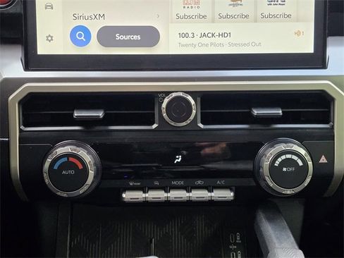 Certified 2025 Toyota Tacoma TRD Off-Road image 17