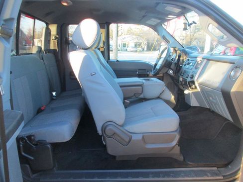 Used 2015 Ford F250 XLT w/ XLT Premium Package image 12