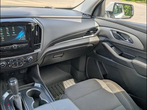 Used 2018 Chevrolet Traverse LT FWD image 9