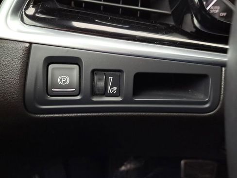 Used 2024 Cadillac XT6 Sport image 29