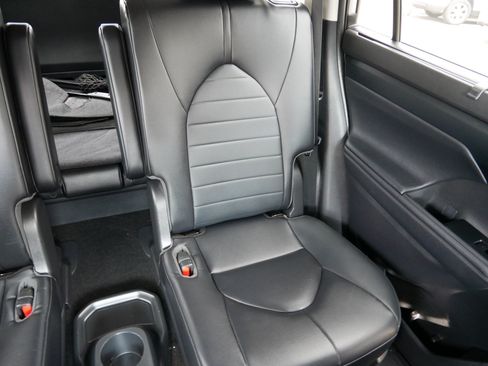 Used 2023 Toyota Highlander XLE AWD/4WD image 14