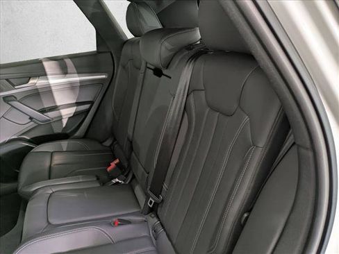 Certified 2025 Audi Q5 2.0T Premium image 17