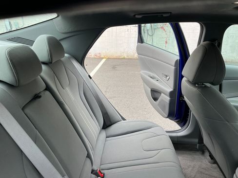 Used 2025 Hyundai Elantra SEL image 36