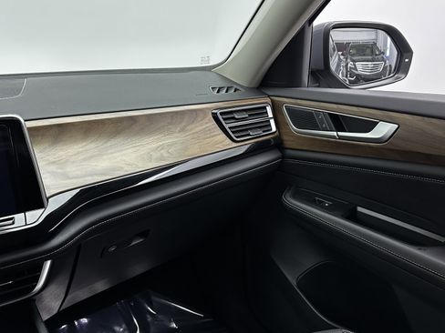 Used 2026 Volkswagen Atlas SE image 28